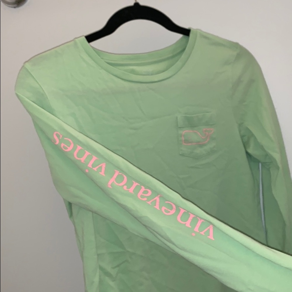 green and pink vineyard vines top